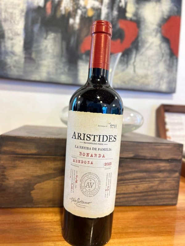 Arístides Estiba de Familia Bonarda